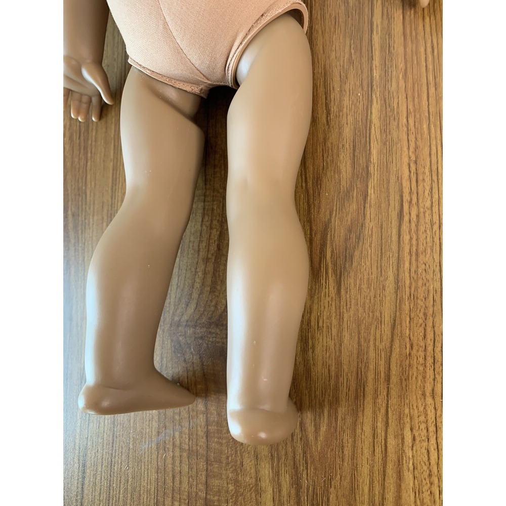American Girl Doll Kanani Green Eyes Long Brown Wavy Hair 2011 GOTY - Picture 16 of 16